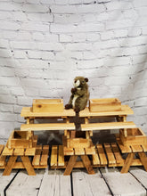 Load image into Gallery viewer, Squirrel Table